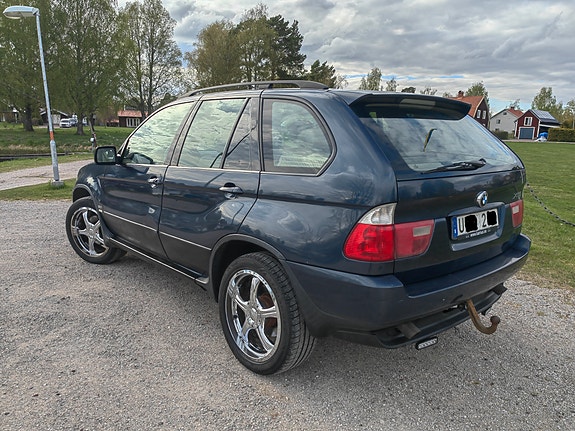 BMW X5 2 of 5