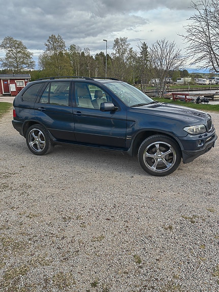 BMW X5 4 of 5