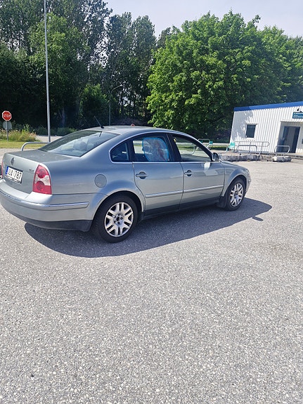 Volkswagen Passat 3 of 5
