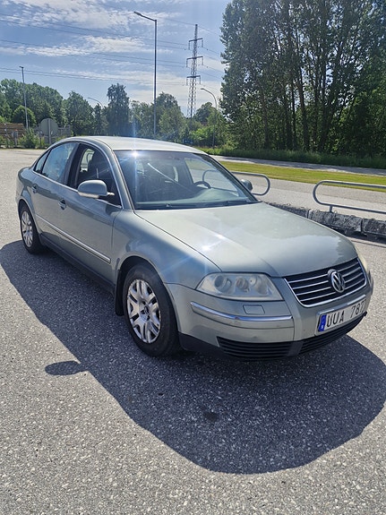 Volkswagen Passat 2 of 5