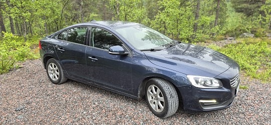 Volvo S60 2 of 5