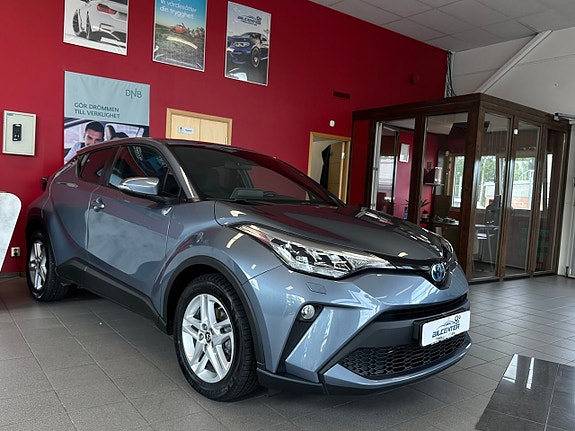Toyota C-HR 2 of 5