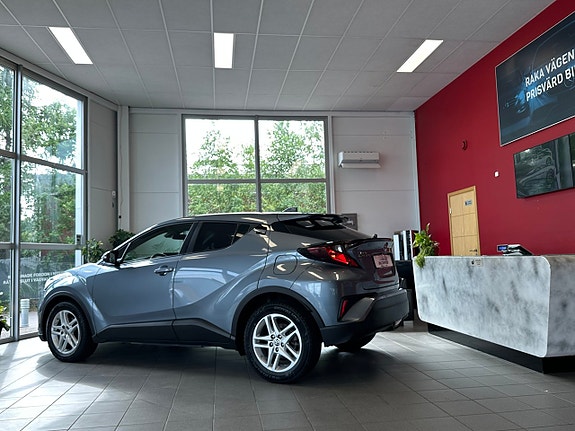 Toyota C-HR 6 of 12