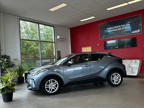 Toyota C-HR 3 of 5