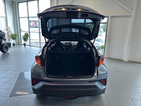 Toyota C-HR 7 of 12