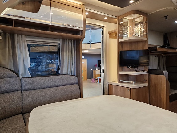 Knaus 650 UDF Scandinavian Selection (ALDE+AC+Solcell+Barnkammare+Micro) 8 of 23