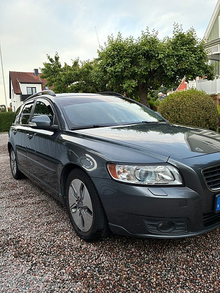 Volvo V50 2 of 5