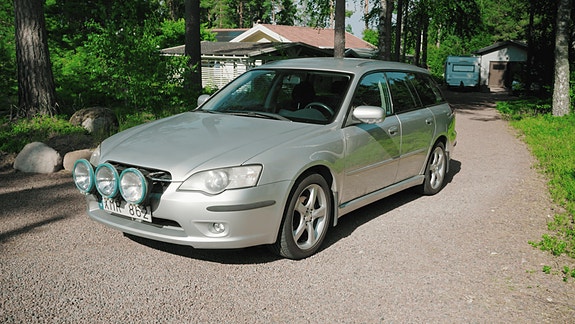 Subaru Legacy 3 of 5