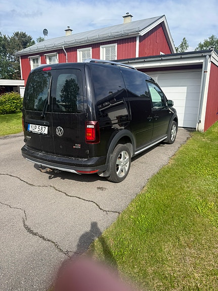 Volkswagen Caddy Alltrack 4 of 5