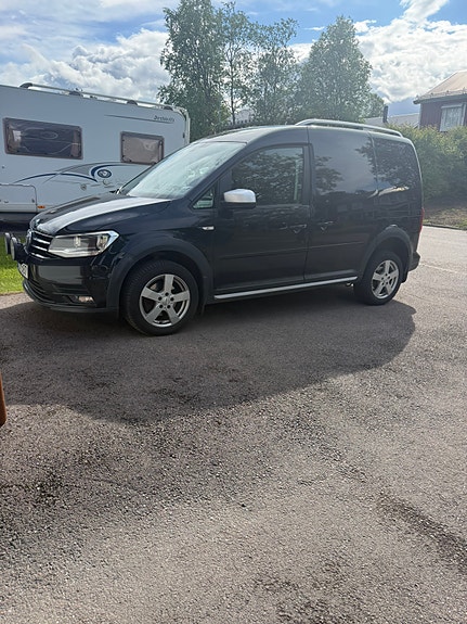 Volkswagen Caddy Alltrack 3 of 5