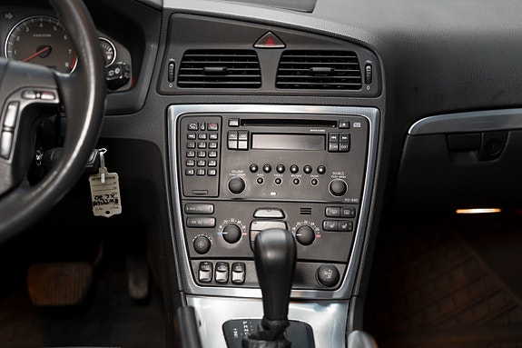 Volvo XC70 12 of 16