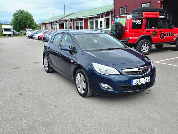 Opel Astra 2 of 5