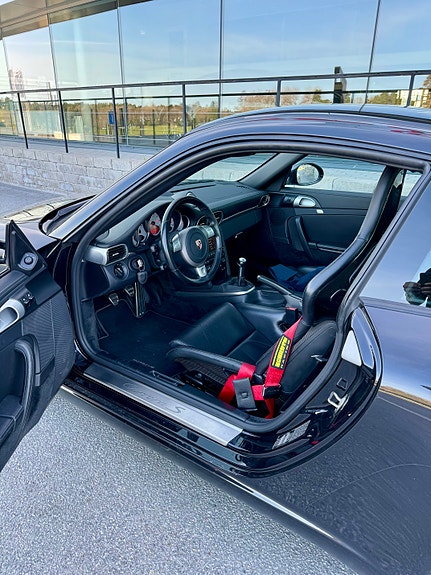 Porsche 911 Carrera S 2 of 4