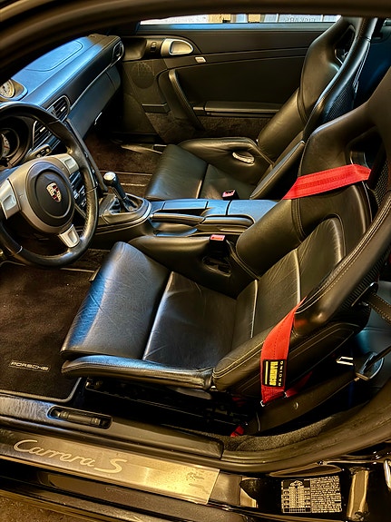 Porsche 911 Carrera S 3 of 4
