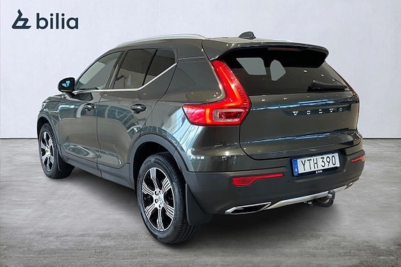Volvo XC40 2 of 5