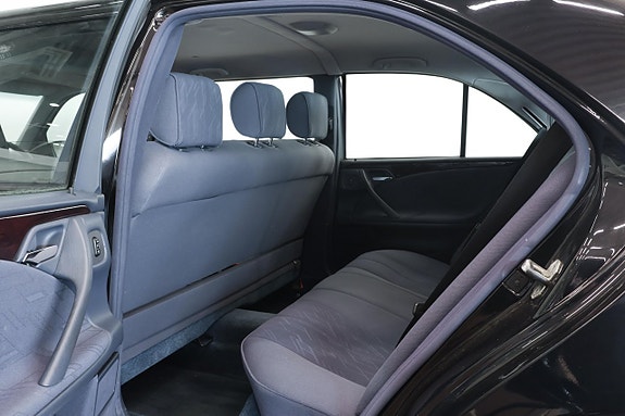Mercedes-Benz E240 15 of 16