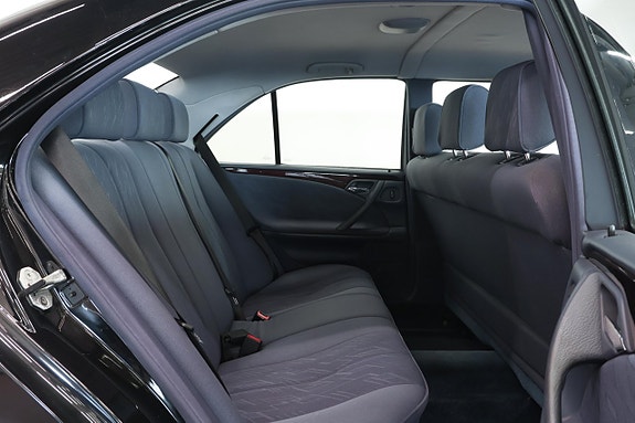 Mercedes-Benz E240 10 of 16