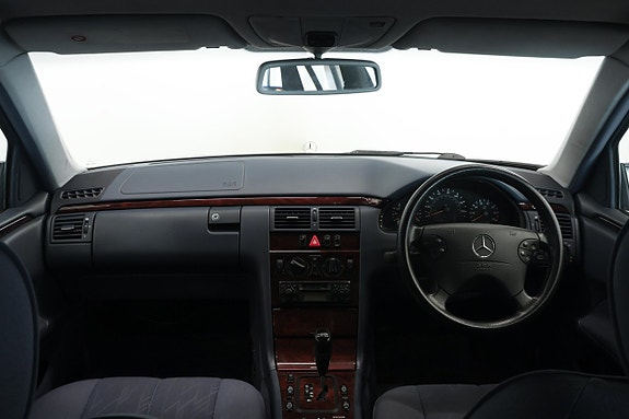 Mercedes-Benz E240 11 of 16