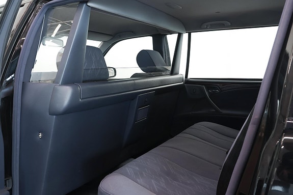 Mercedes-Benz E240 16 of 16