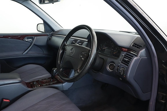 Mercedes-Benz E240 7 of 16