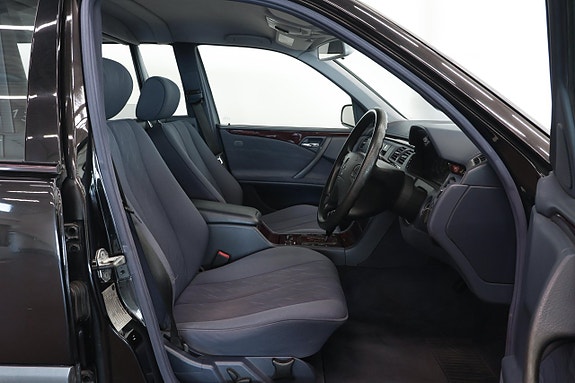 Mercedes-Benz E240 5 of 5