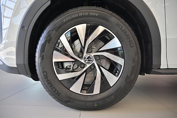 Volkswagen T-Roc 11 of 25