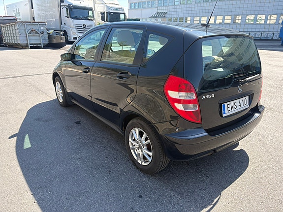 Mercedes-Benz A150 2 of 5