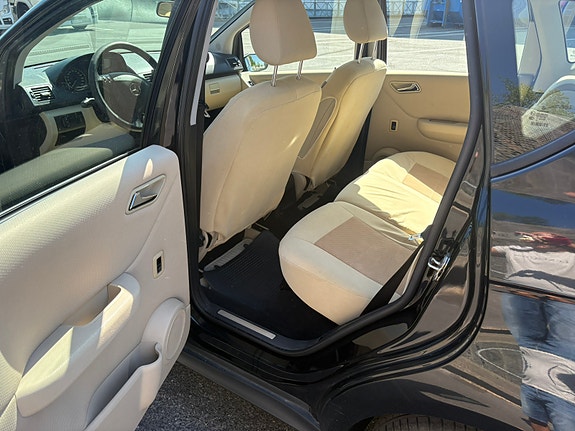 Mercedes-Benz A150 4 of 5
