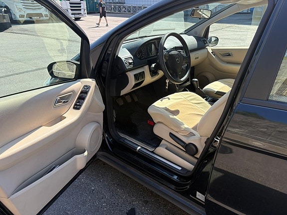Mercedes-Benz A150 3 of 5