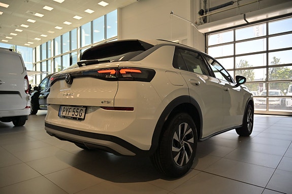 Volkswagen T-Roc 10 of 25