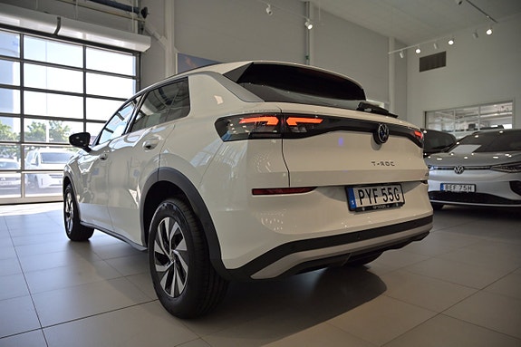 Volkswagen T-Roc 8 of 25