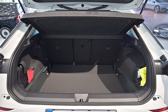 Volkswagen T-Roc 25 of 25