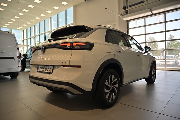 Volkswagen T-Roc 10 of 25