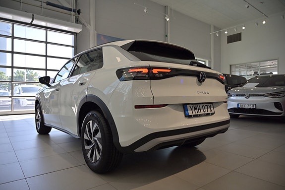 Volkswagen T-Roc 8 of 25