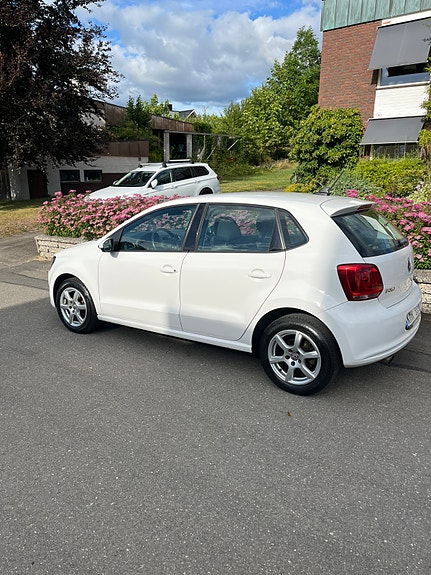 Volkswagen Polo 2 of 5