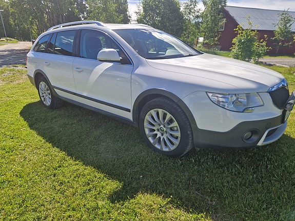 Skoda Superb 2 of 5