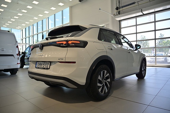 Volkswagen T-Roc 10 of 25