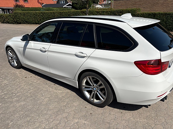 BMW 328i 2 of 5