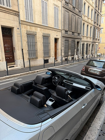 BMW 320i 4 of 5