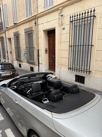 BMW 320i 3 of 5