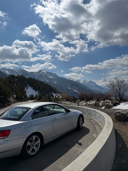 BMW 320i 2 of 5