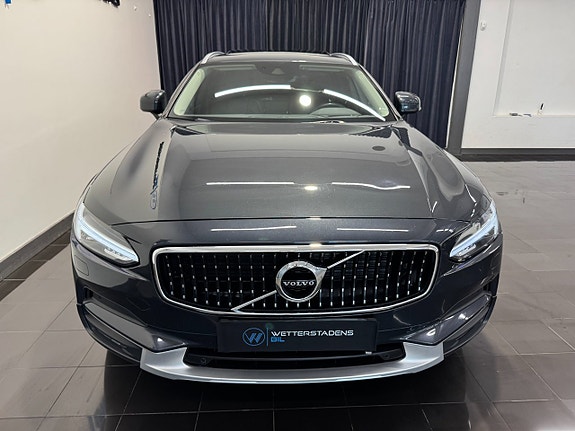 Volvo V90 Cross Country 3 of 5