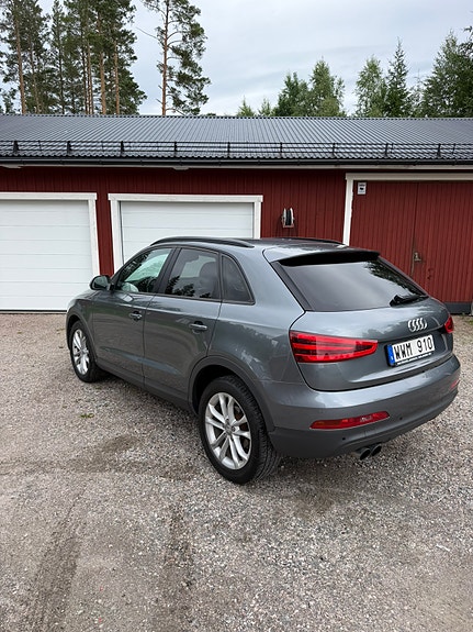 Audi Q3 2 of 5