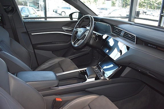 Audi Q8 e-tron 4 of 5