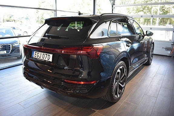 Audi Q8 e-tron 3 of 5