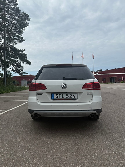 Volkswagen Passat Alltrack 4 of 5