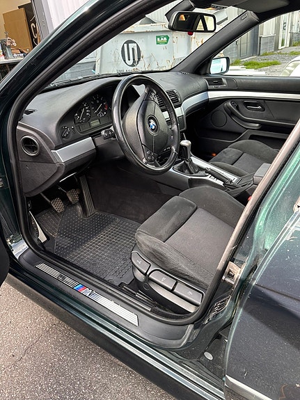 BMW 523i 9 of 15