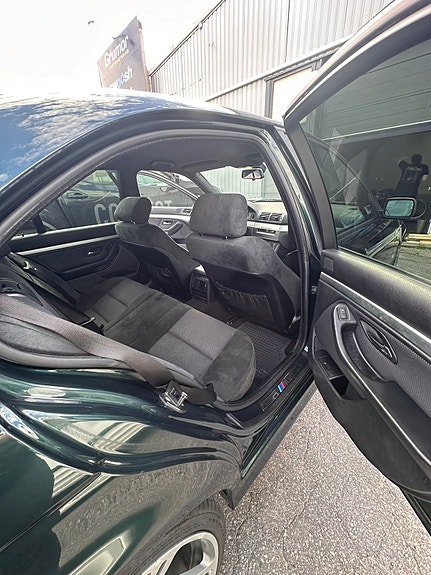 BMW 523i 11 of 15