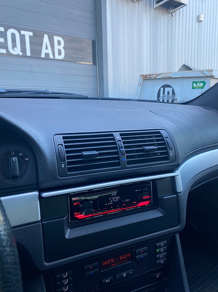 BMW 523i 13 of 15