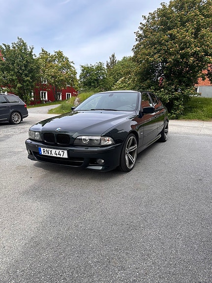 BMW 523i 2 of 5